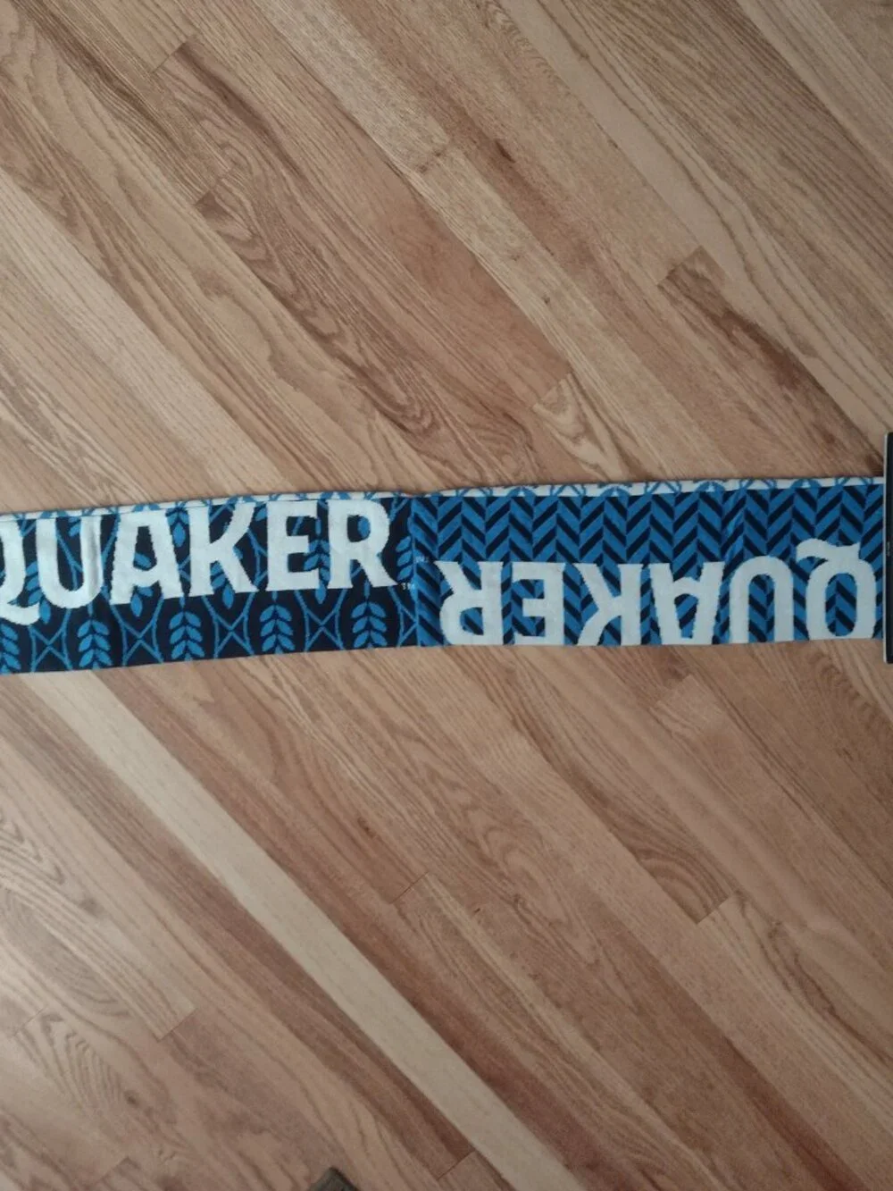 NWT FIFA World Cup 26 Scarf, Quaker branded, very heavy/thick and warm
